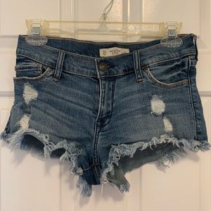 Abercrombie & Fitch - jean shorts